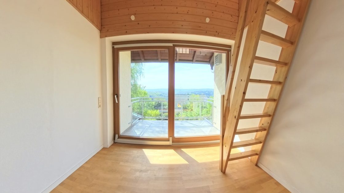 Kinderzimmer 1 mit Balkonzugang