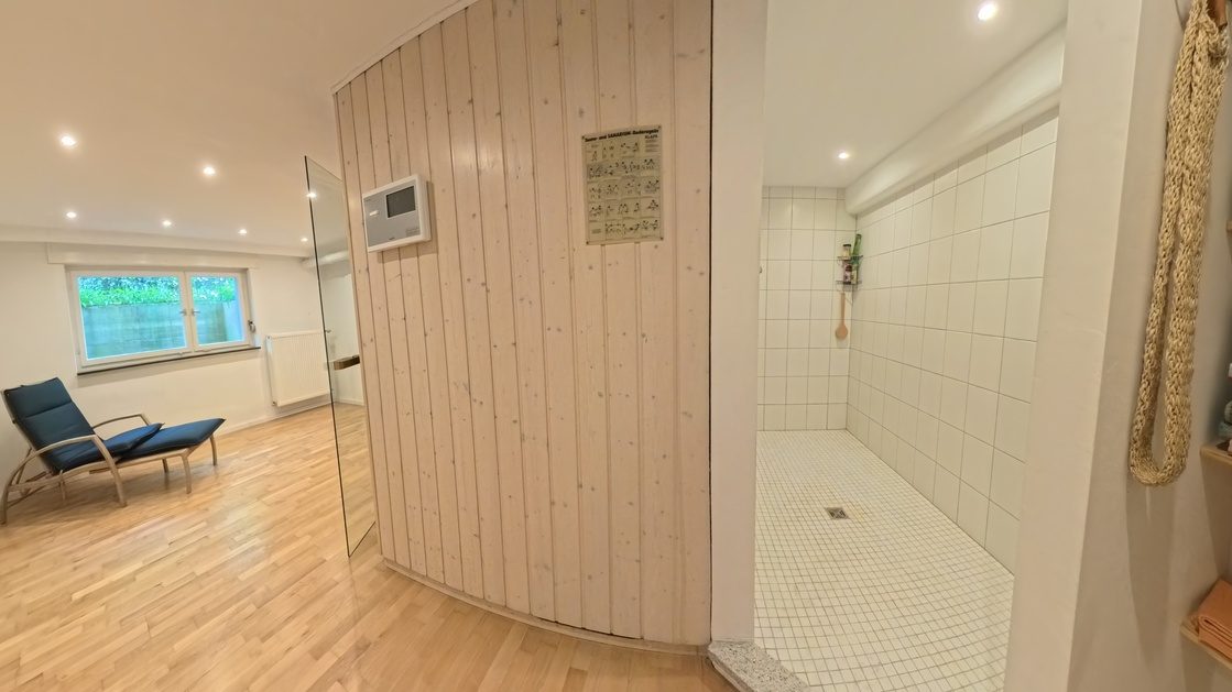 Sauna mit Dusche